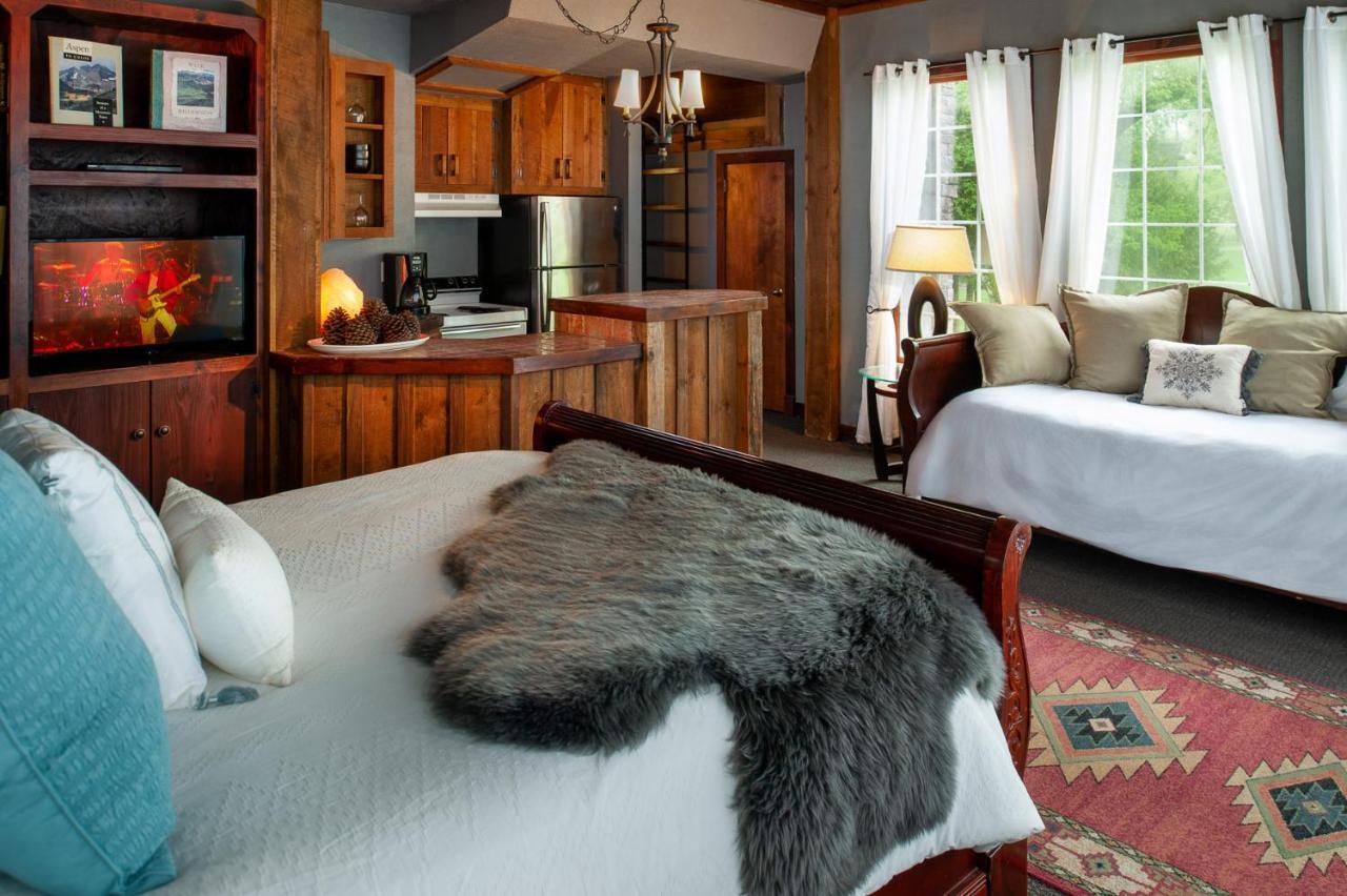 Apartamento Whimsical Gatehouse At Dark Horse Estate Franklin Exterior foto